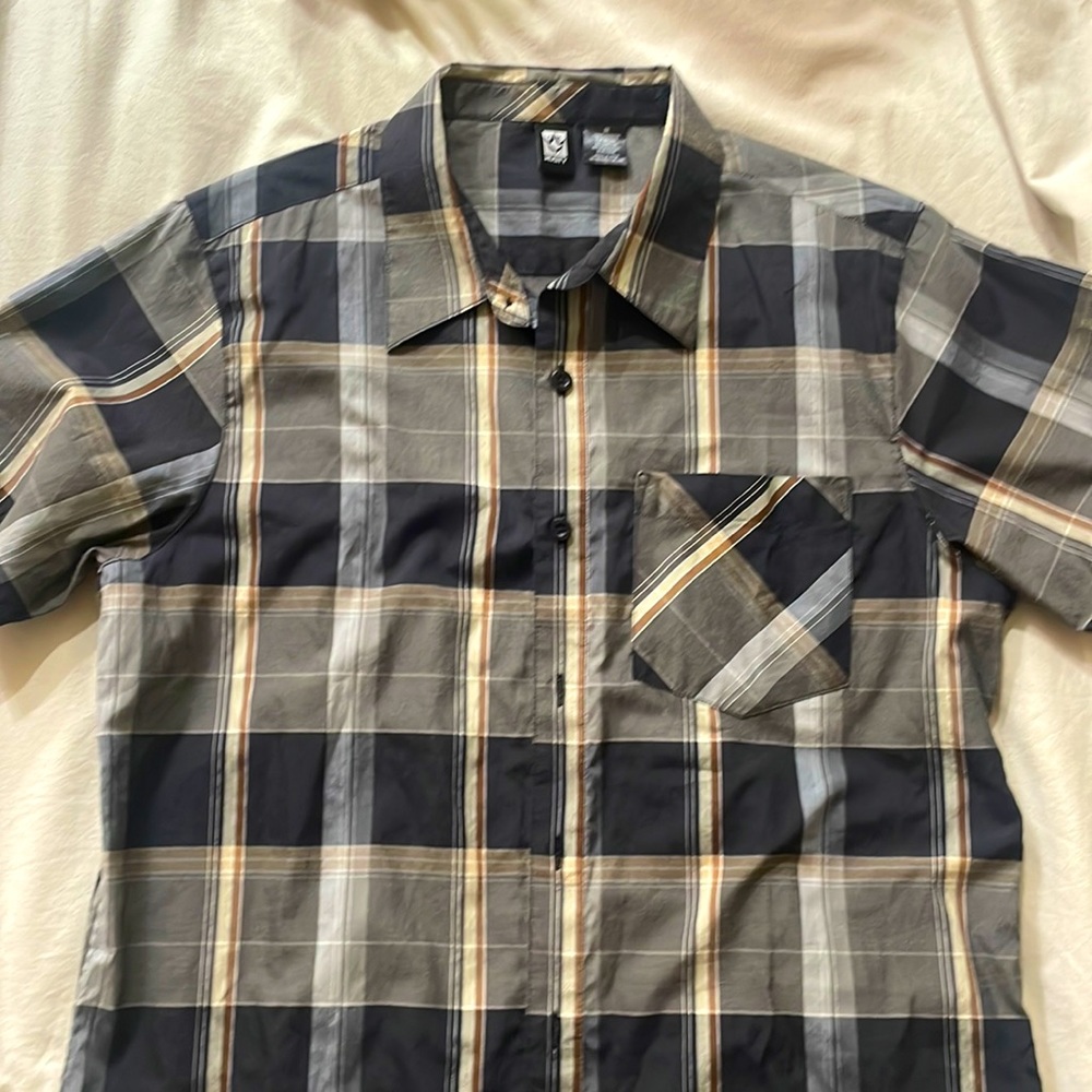 Short sleeve plaid button up